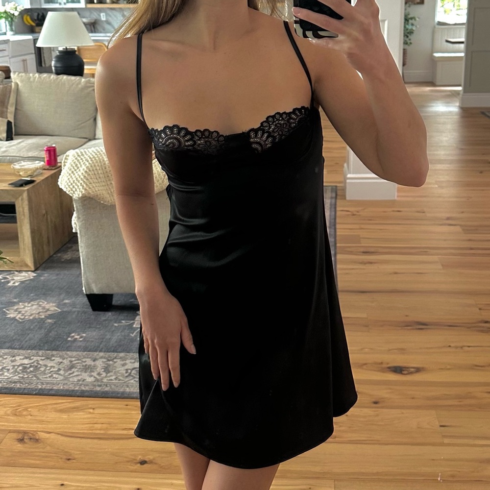 Elegant Black Lace Mini Dress